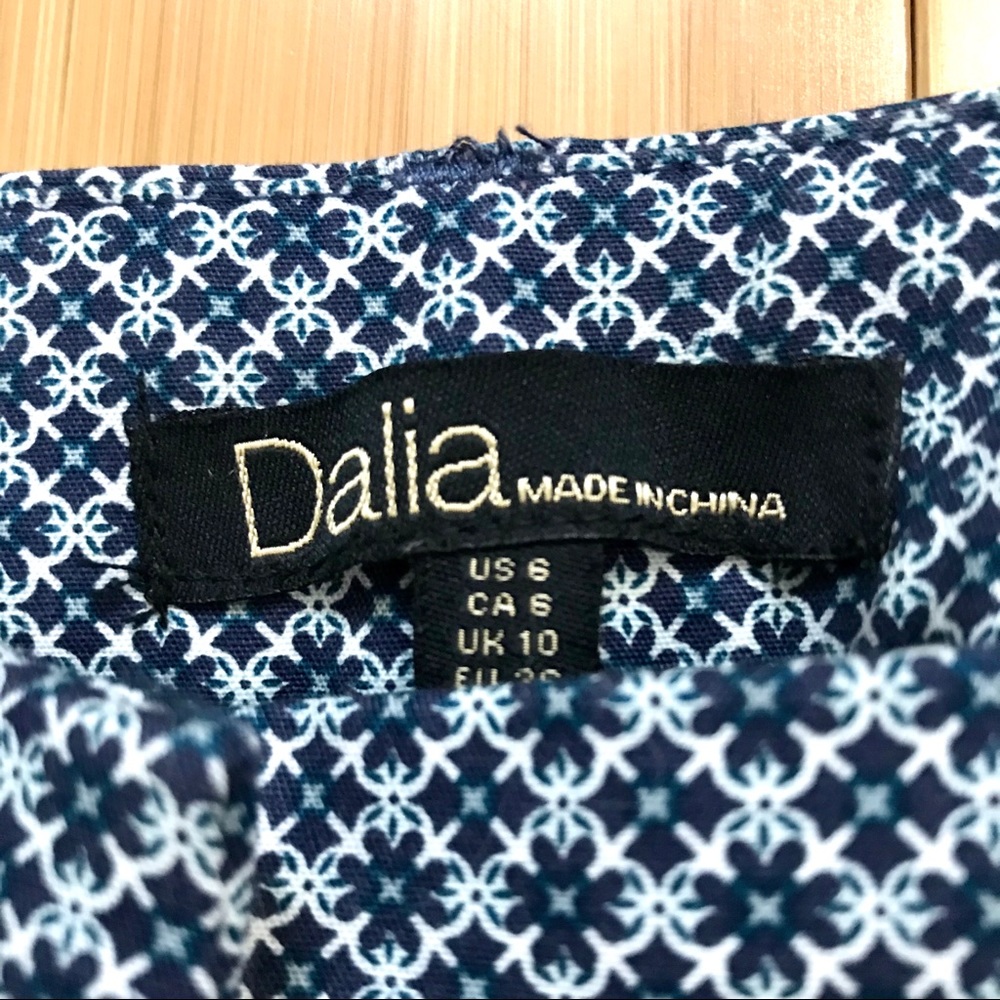 Dalia Capri Pants Size 6 - Picture 3 of 6